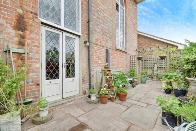 Rear courtyard garden