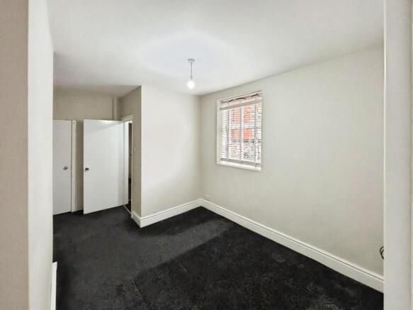 2 bed Apartment to rent Image 8