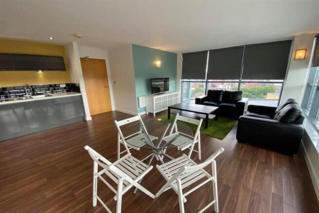 2 bed Apartment to rent Image 8