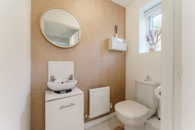 5 bed Detached for sale Image 12
