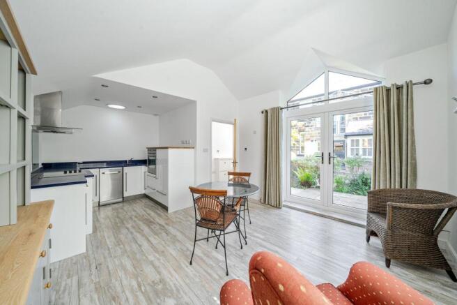 4 bed Semi-Detached for sale Image 6
