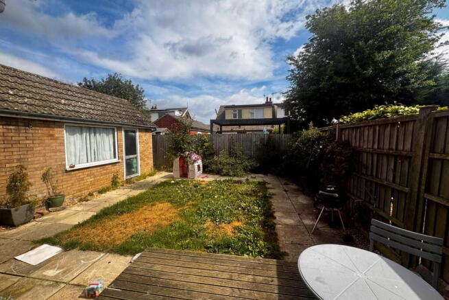 3 bed Semi-Detached to rent Image 10