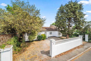 6, Old Esher Road, Hersham, Walton-on-thames KT12 4LE