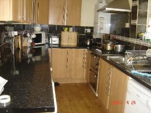 FITTED KITCHEN