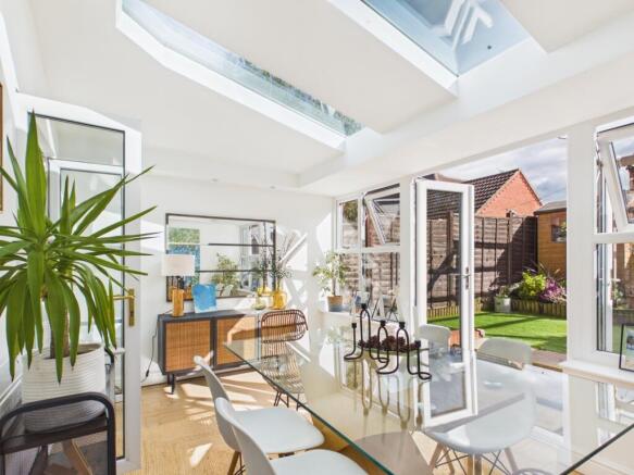 CAM02366G0-PR0144-STILL012