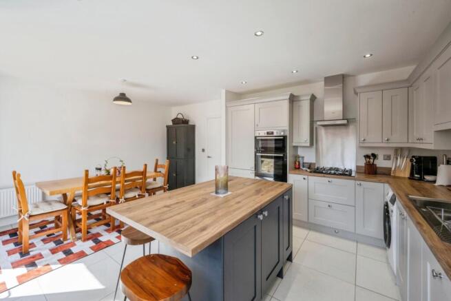 3 bed Detached for sale Image 4