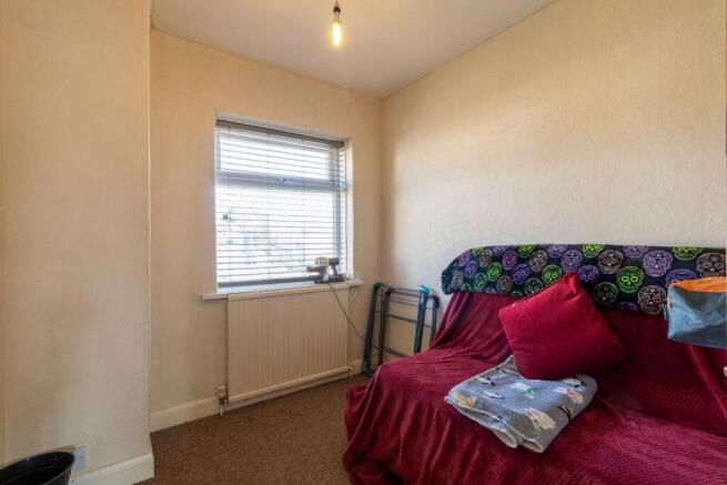 4 bed House to rent Image 6