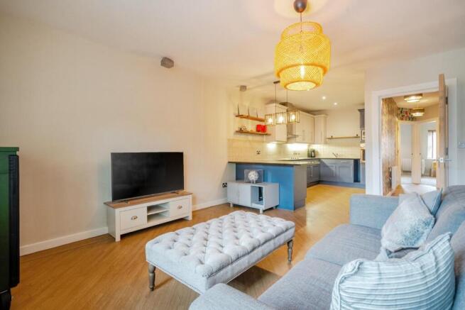 2 bed Apartment to rent Image 4
