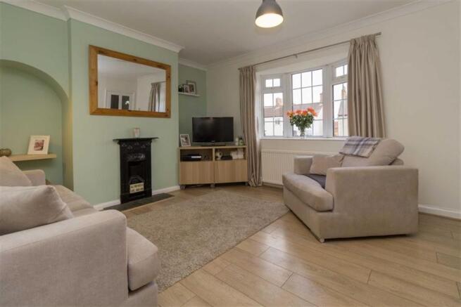 LIVING/DINING ROOM