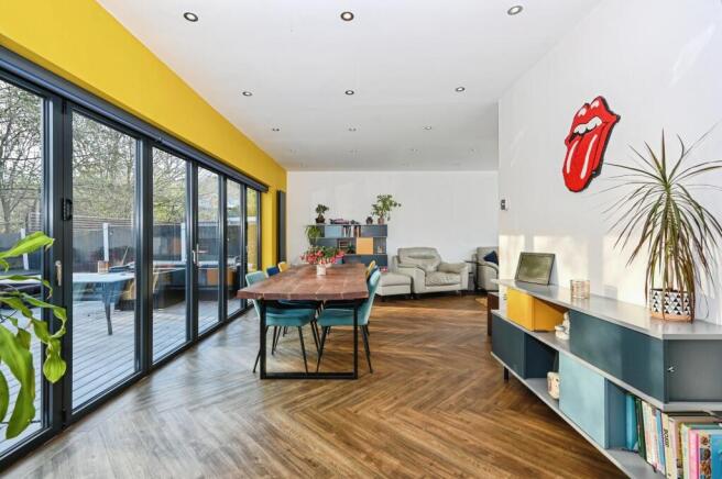 4 bed Detached for sale Image 6