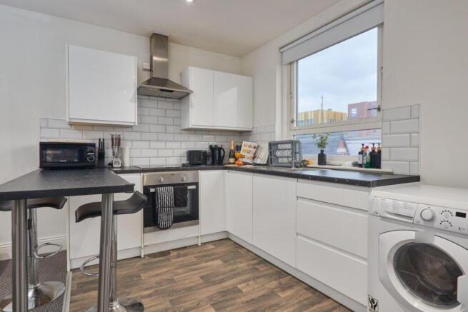 1 bed Apartment to rent Image 4
