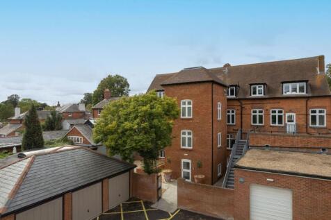 Oakley Place, Hartley Wintney, RG27