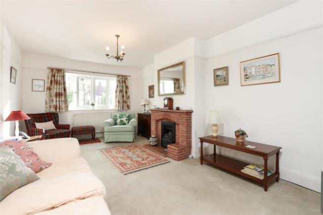 Living Room3.jpg