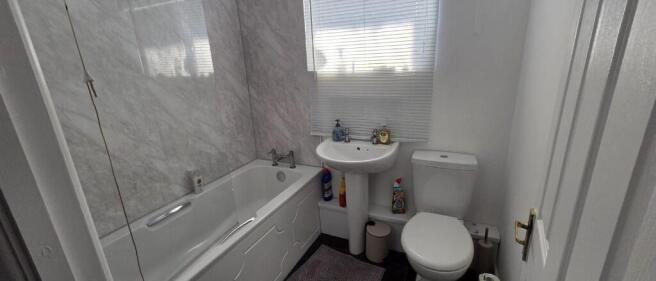 3 bed Semi-Detached to rent Image 6