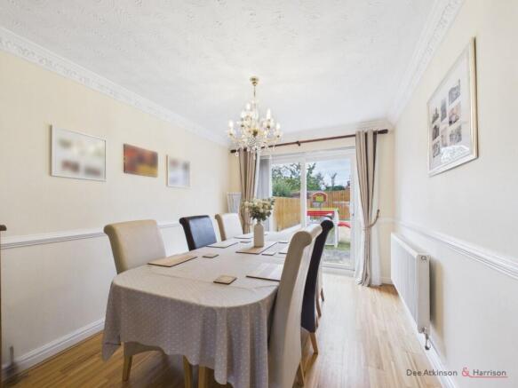 5 bed Detached for sale Image 8