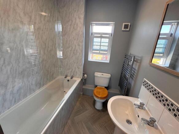 2 bed House to rent Image 6