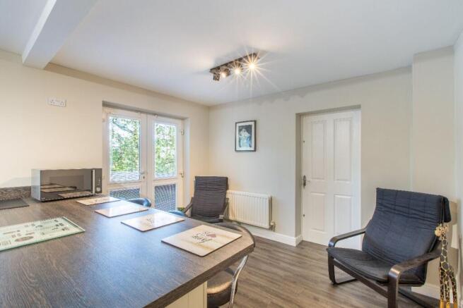 4 bed Link Detached House for sale Image 8