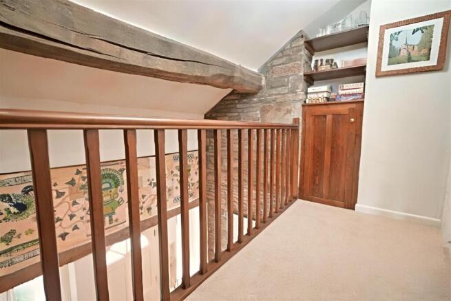 5 bed Detached for sale Image 12