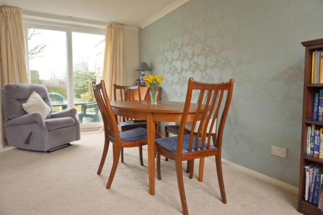 Bed 3 / Dining Room