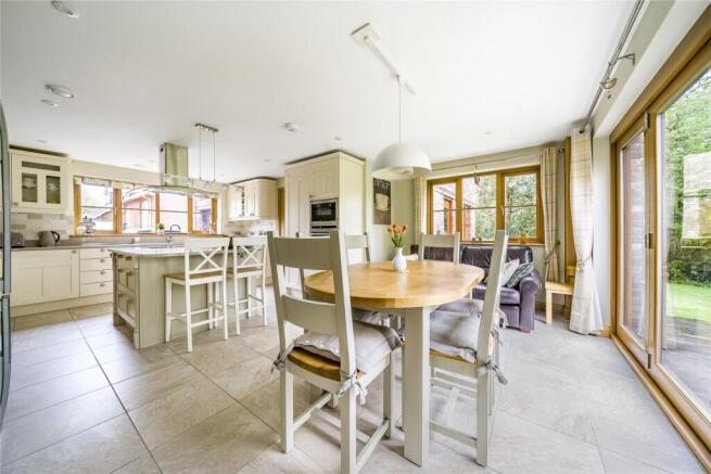 Kitchen/Breakfast Rm