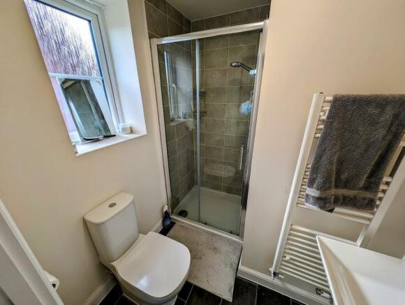 209 Dowsell Way en suite.jpg