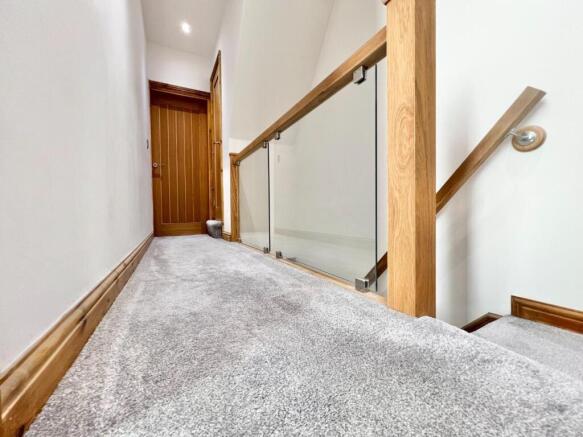 3 bed Terraced for sale Image 8