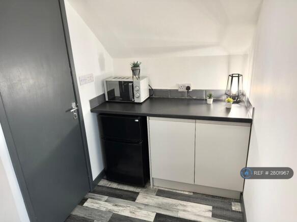 Room 4 Ensuite Kitchenette
