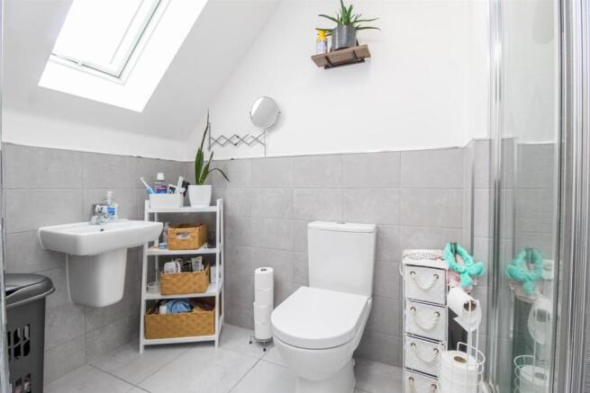 EN SUITE SHOWER ROOM/W.C.