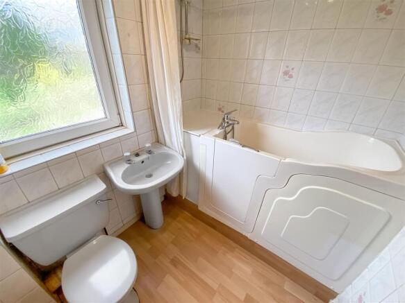 Bathroom.jpg