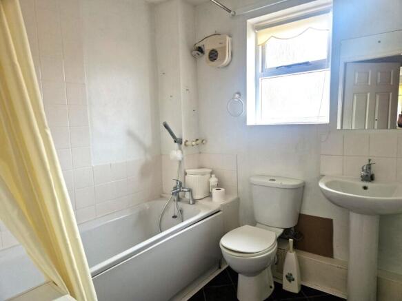 2 bed Apartment for sale Image 6