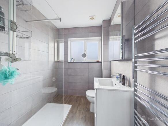 Bathroom- Mark Stephens EweMove Newmarket and Soha