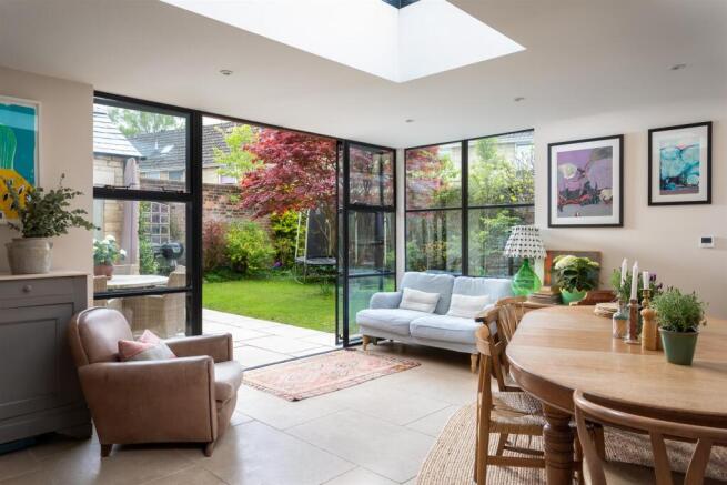 17 - 4 Victoria Road - GL7 1EN - Web.jpg