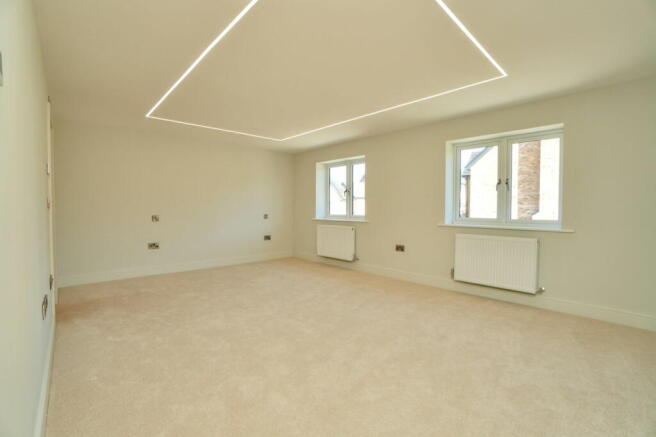 4 bed Detached for sale Image 8