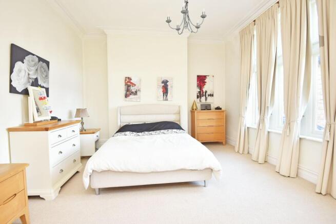 2 bed Flat for sale Image 5