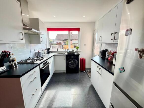 2 bed Semi-Detached Bungalow for sale Image 7