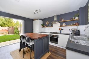 25, Hewitts Road, Cranleigh GU6 8US
