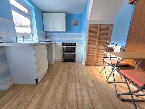 Kitchen/B'fast Room
