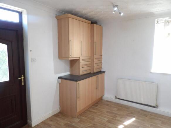 2 bed Semi-Detached to rent Image 4