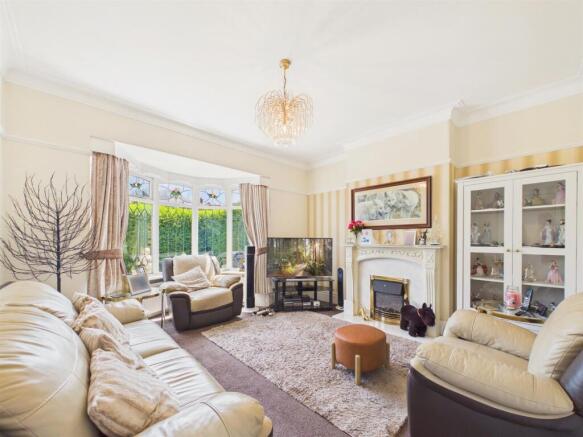 SITTING ROOM/BEDROOM