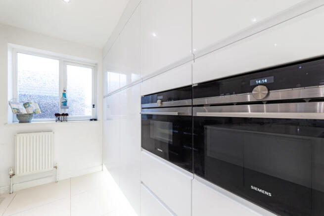 Kitchen oven