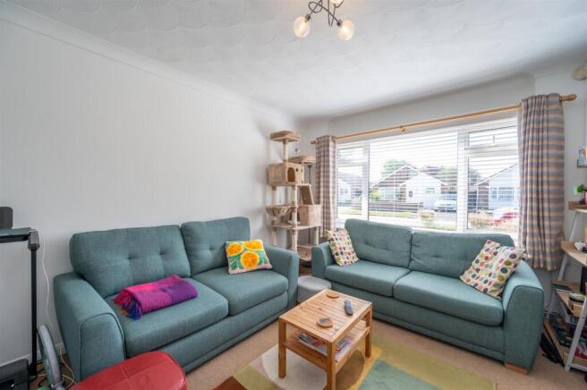 Oakwood Road, Hayling Island photo 5