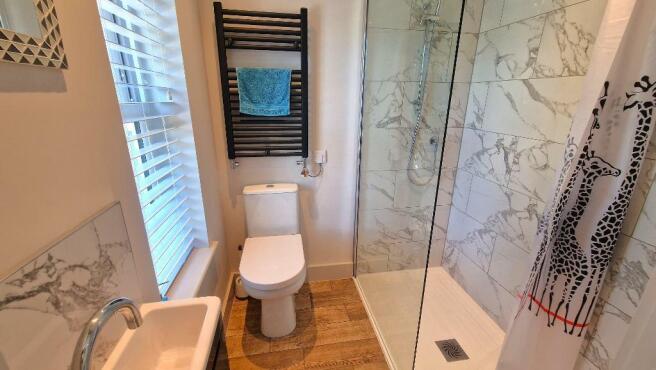 En-suite to Bedroom 3