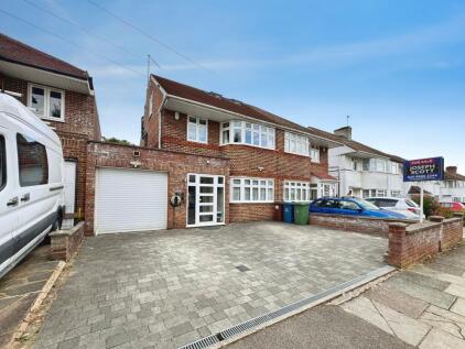 Cheyneys Avenue, Edgware, HA8