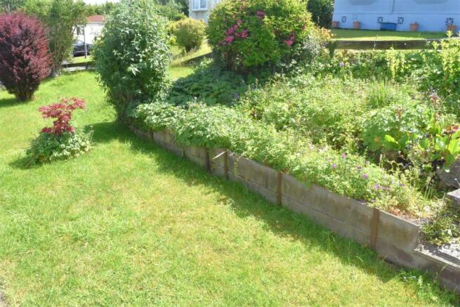 LARGE GARDEN