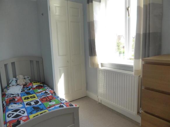 46 Reading Road bedroom New 014.JPG