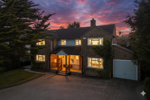 6, Lucas Way, Haywards Heath RH16 1JR