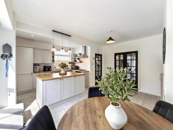 3 bed Semi-Detached for sale Image 6