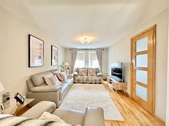 Manuel Avenue, Beith lounge pic