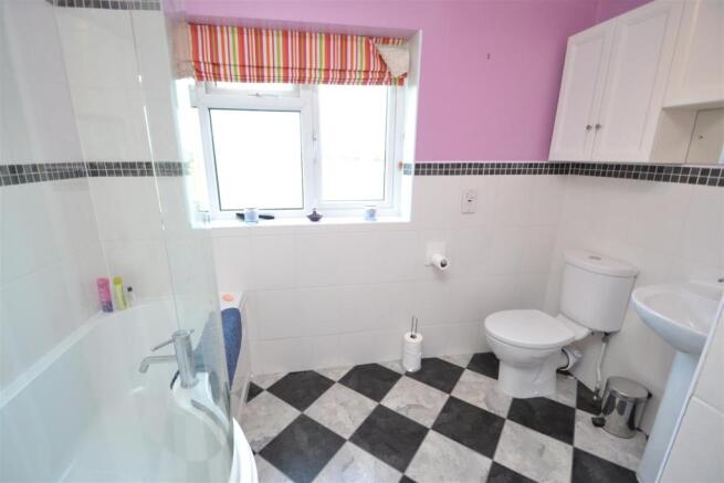 FAMILY BATHROOM