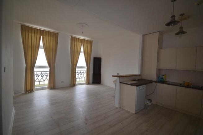 KITCHEN TO RECEPTION